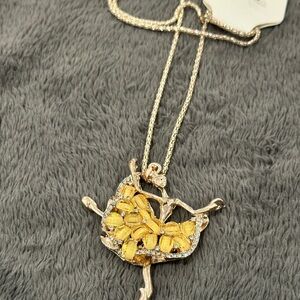 Elegant Gold and Yellow Floral Pendant Necklace